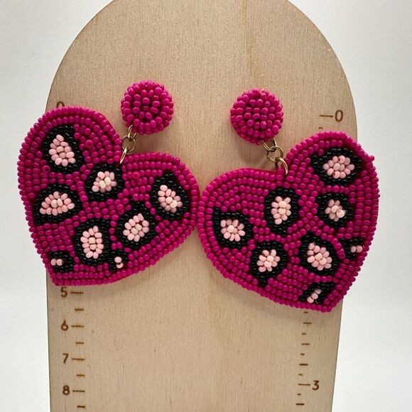 Boutique Jewelry - Pink Cheetah Heart Print Seed Bead Handmade Dangle Boutique Earrings New Beaded